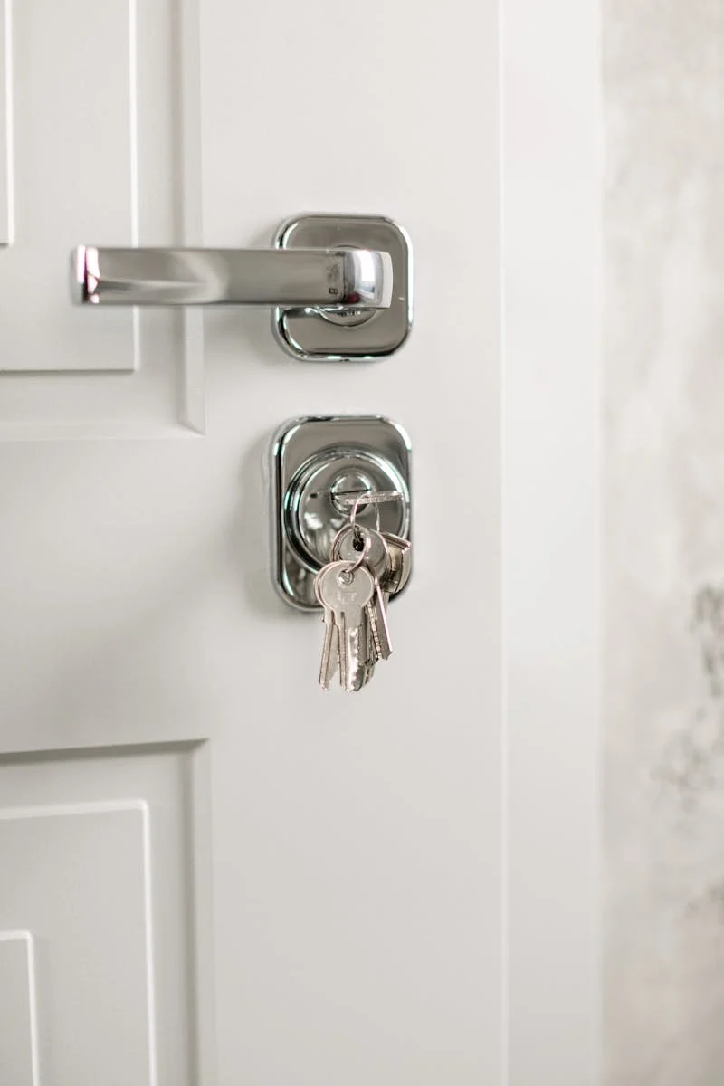 Secure key holding — keys in door lock for commercial premises